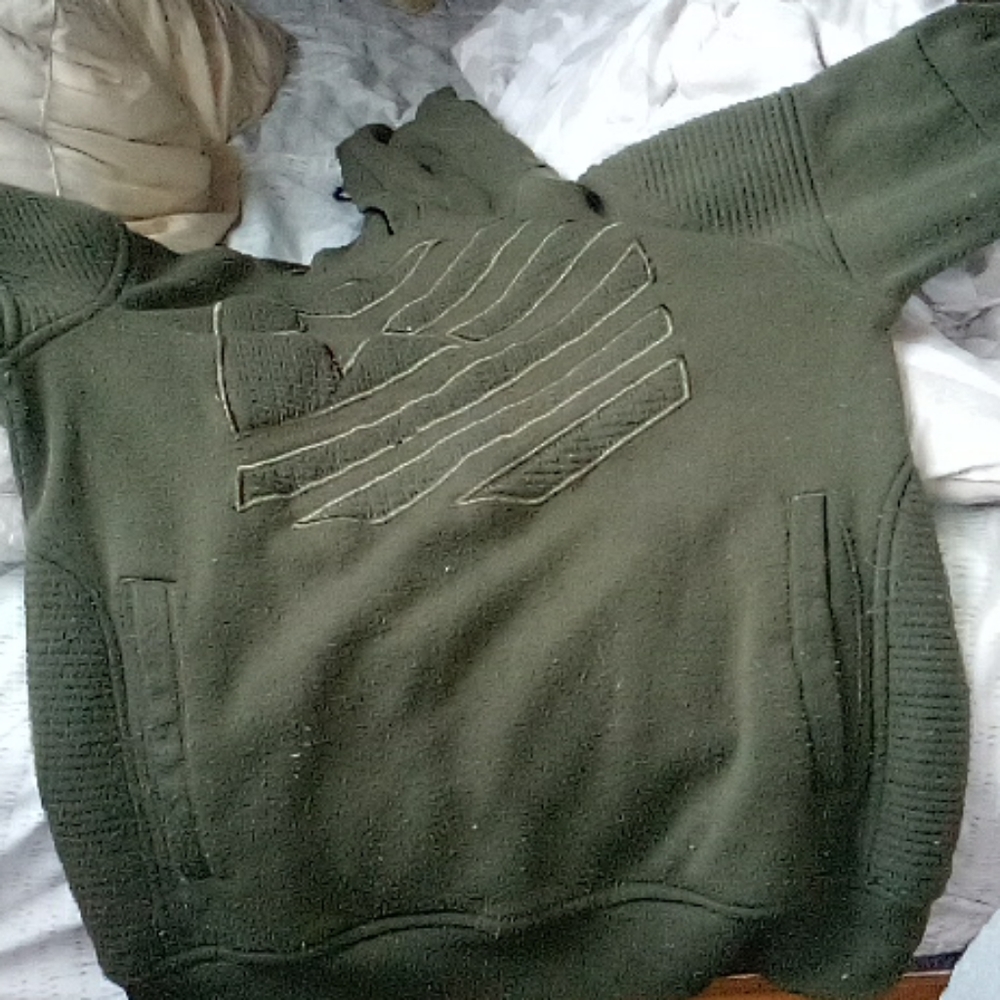2 hoodies, both size M